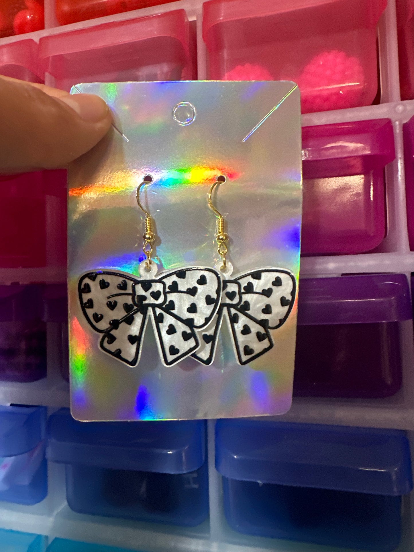 White/black earrings