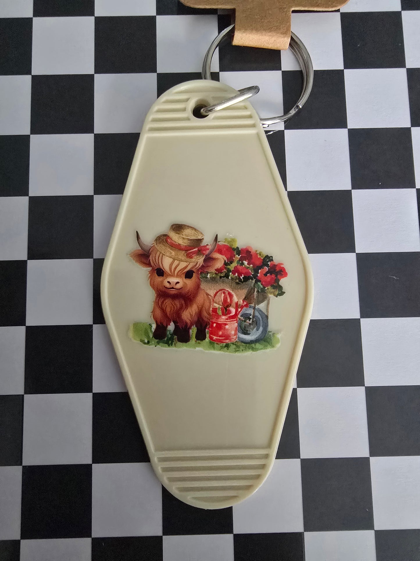 Highland Cow Motel Keychain, Cream