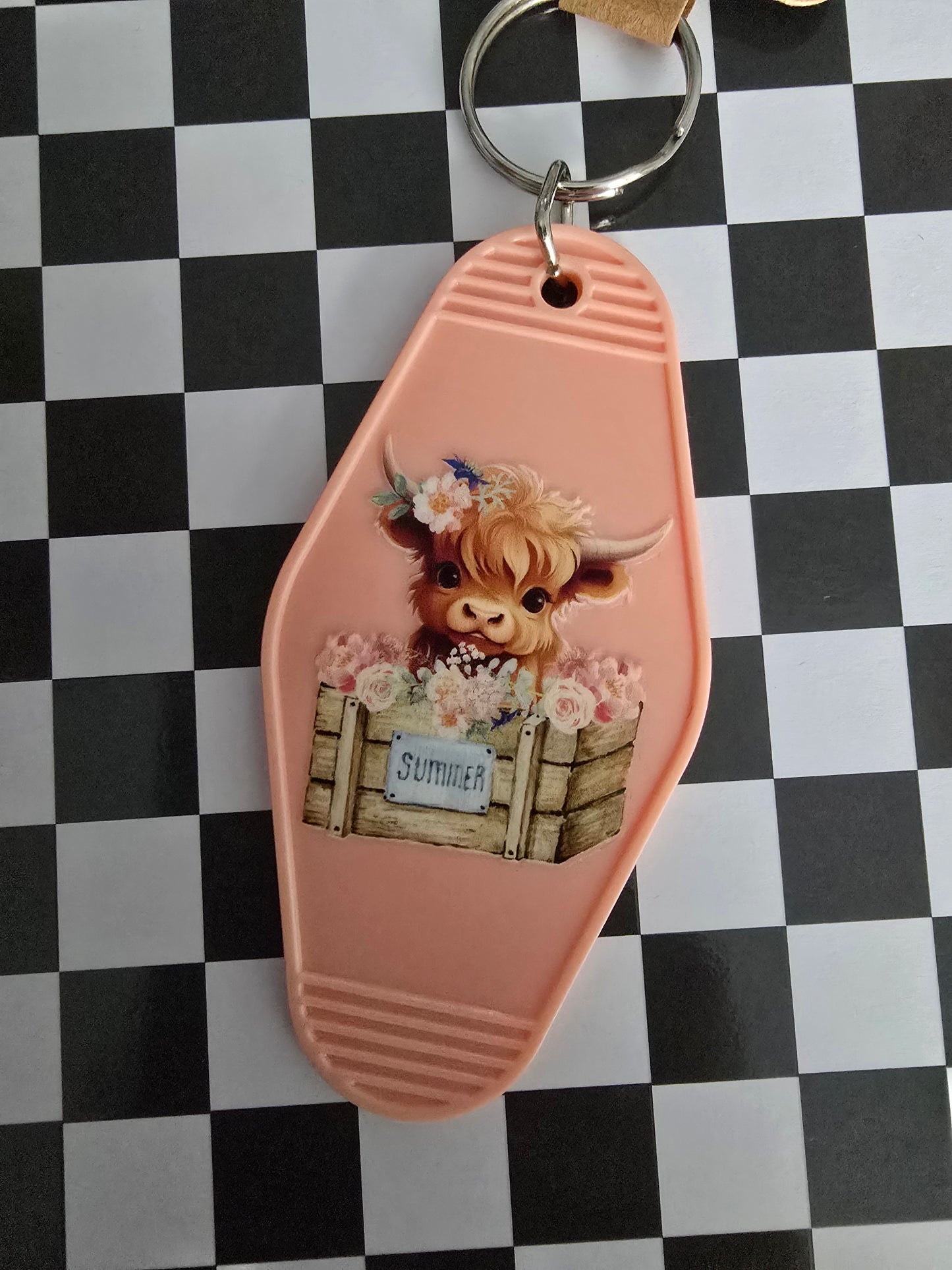 Highland Cow Motel Keychain, Peach
